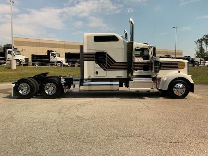 2027 Kenworth W900L 86" Raised Roof Sleeper, exterior photo 7