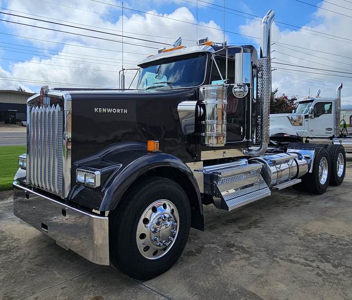 2027 Kenworth W900L Day Cab, exterior photo 2