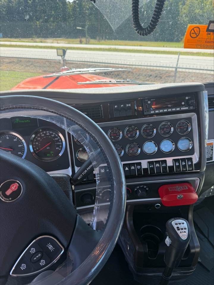 2027 Kenworth W900L Day Cab, interior photo 5