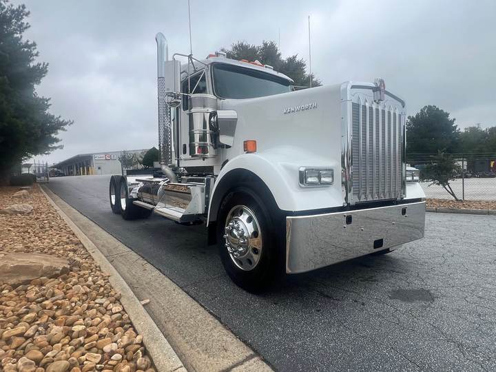 2027 Kenworth W900L Day Cab, exterior photo 1