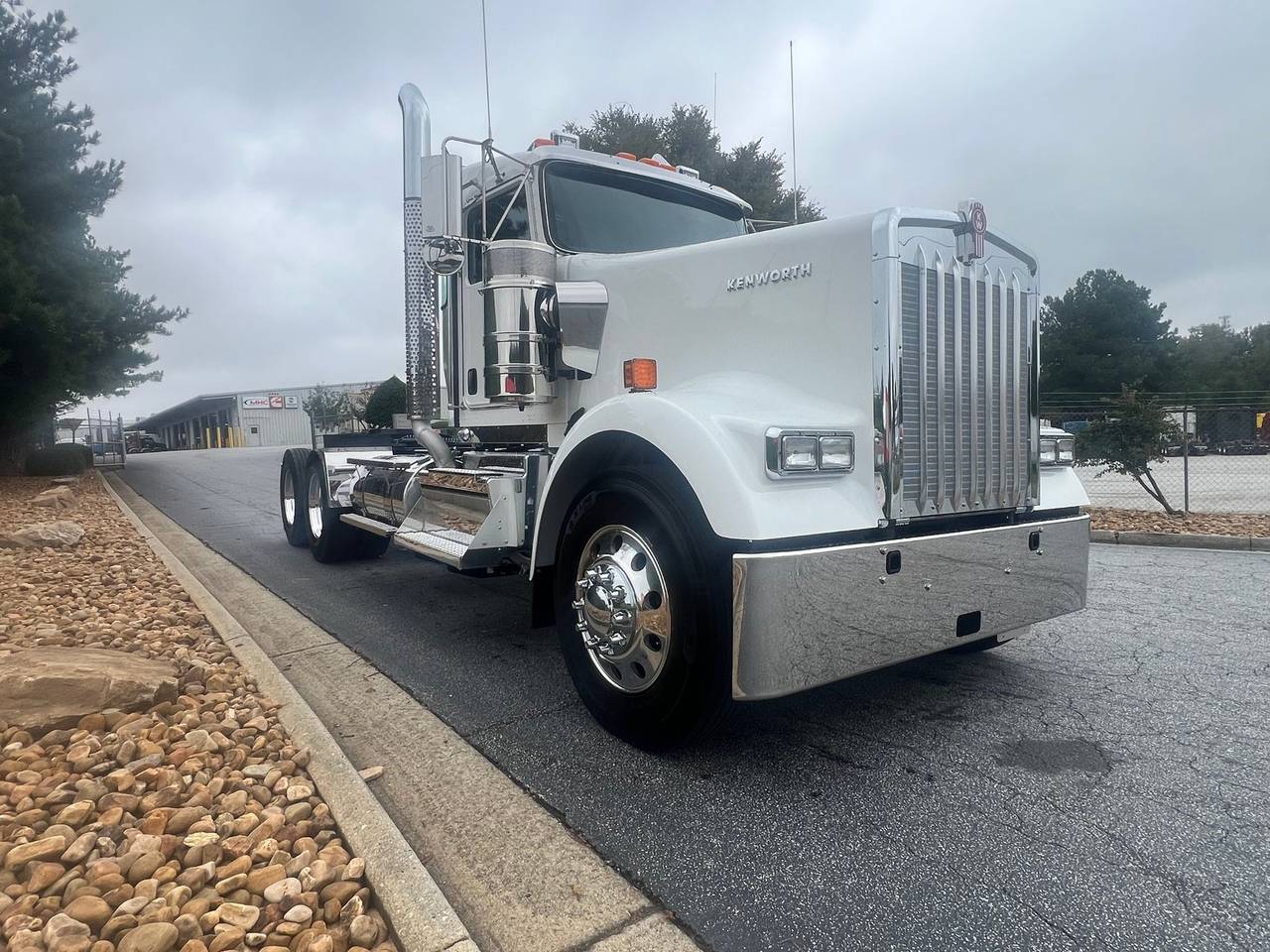 2027 Kenworth W900L Day Cab, exterior photo 1