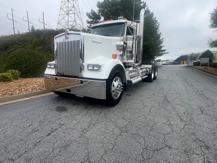 2027 Kenworth W900L Day Cab, exterior photo 2