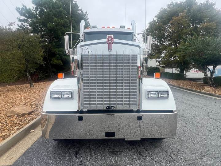 2027 Kenworth W900L Day Cab, exterior photo 4
