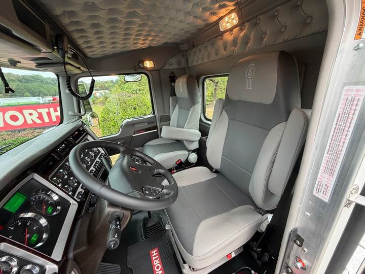 2027 Kenworth W900L Day Cab, interior photo 6