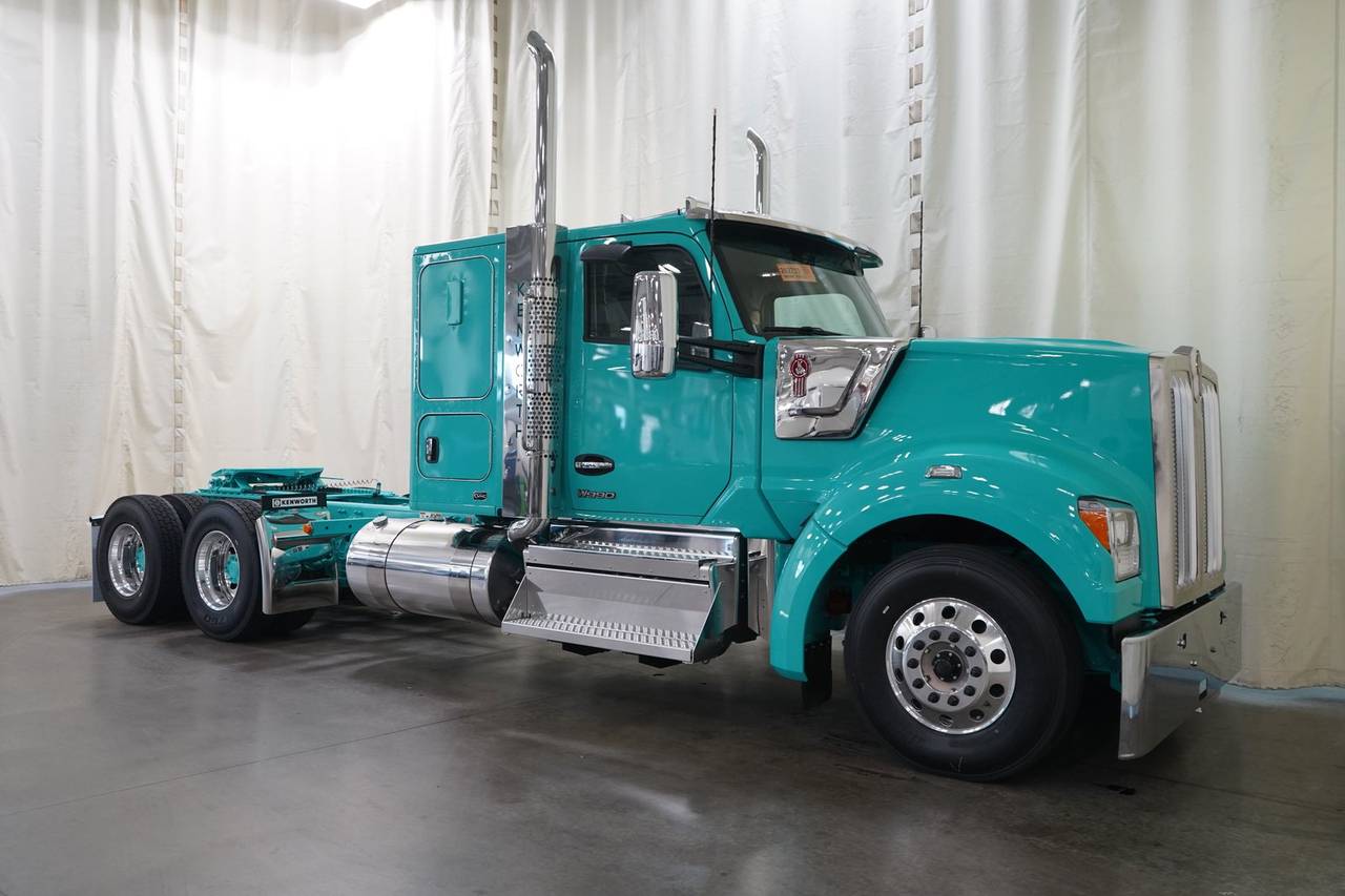 2027 Kenworth W990 52" Mid Roof Sleeper, exterior photo 1
