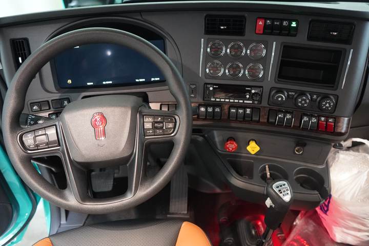 2027 Kenworth W990 52" Mid Roof Sleeper, interior photo 2