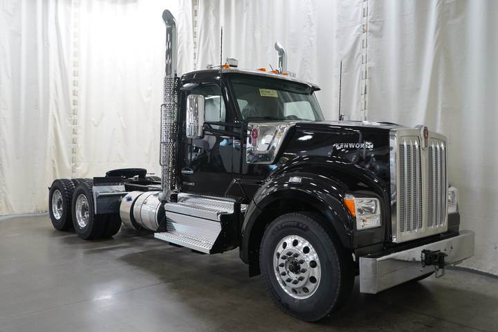 2027 Kenworth W990 Day Cab, exterior photo 1