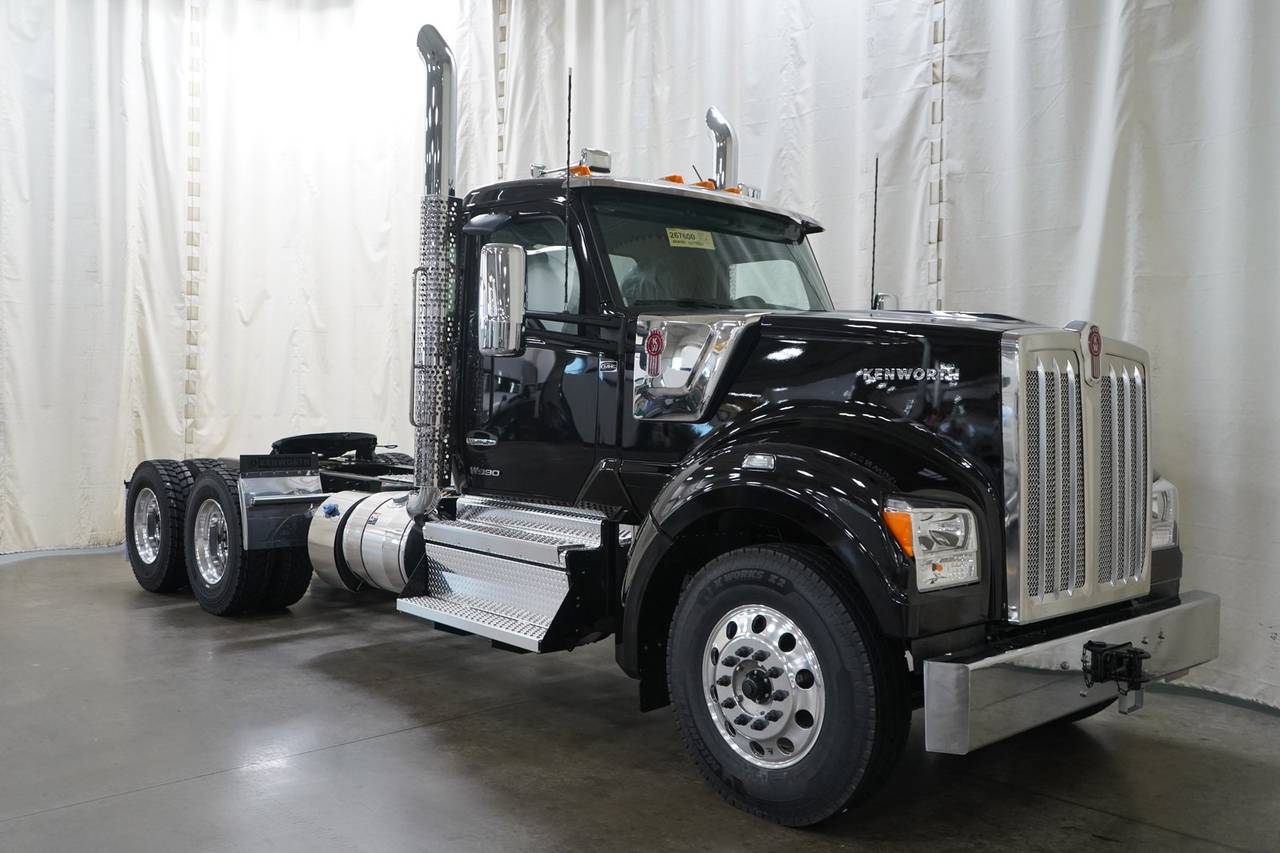 2027 Kenworth W990 Day Cab, exterior photo 1
