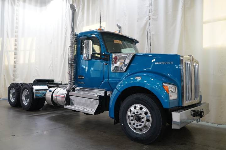 2027 Kenworth W990 Day Cab, exterior photo 1