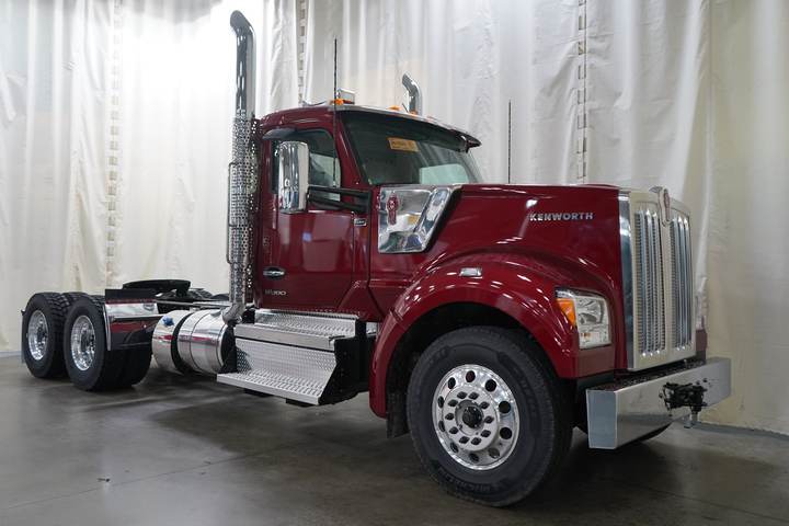 2027 Kenworth W990 Day Cab, exterior photo 1